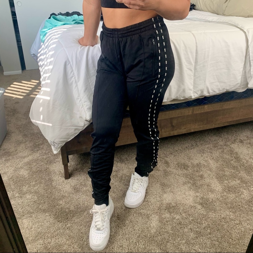 Joggers - Picture 2 of 4